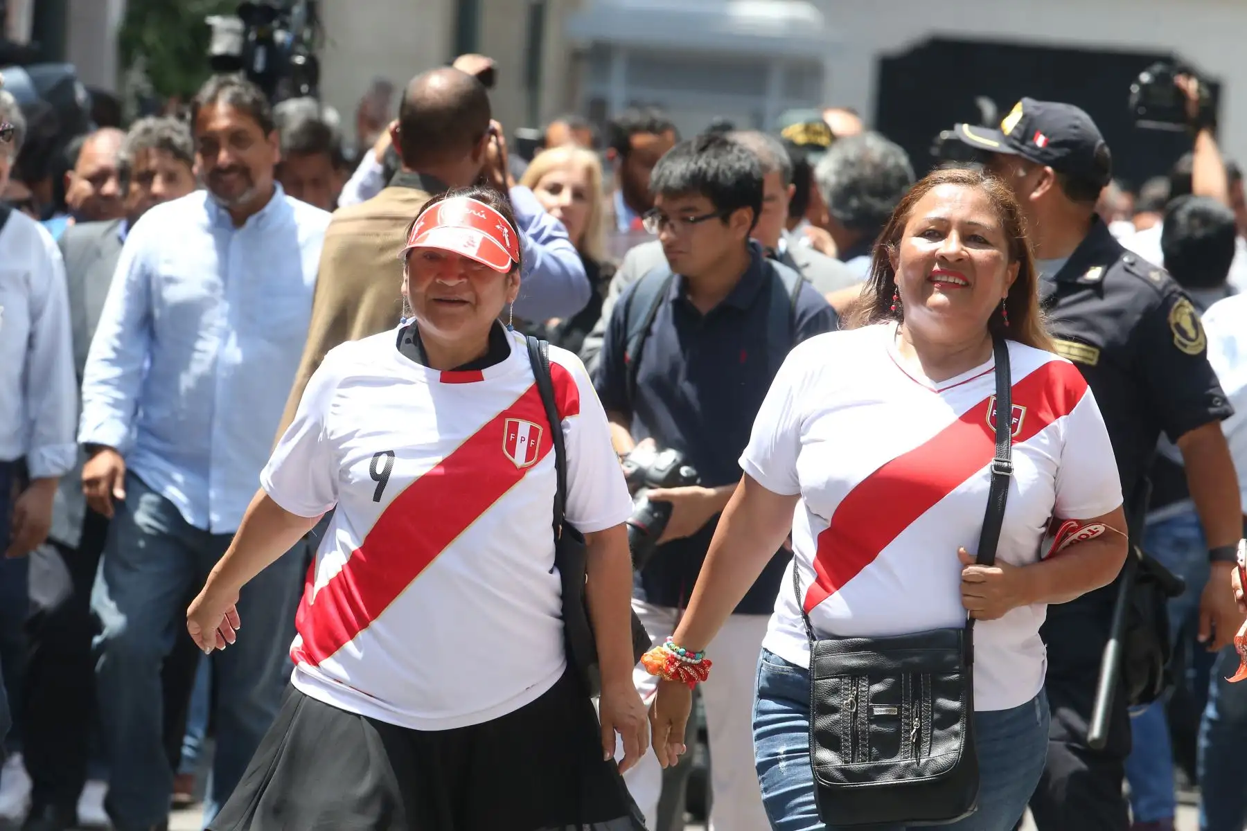 El presidente de la República, Martín Vizcarra, entregó al Congreso el proyecto de ley que declara en emergencia el Ministerio Público (MP). Foto: ANDINA/Vidal Tarqui
