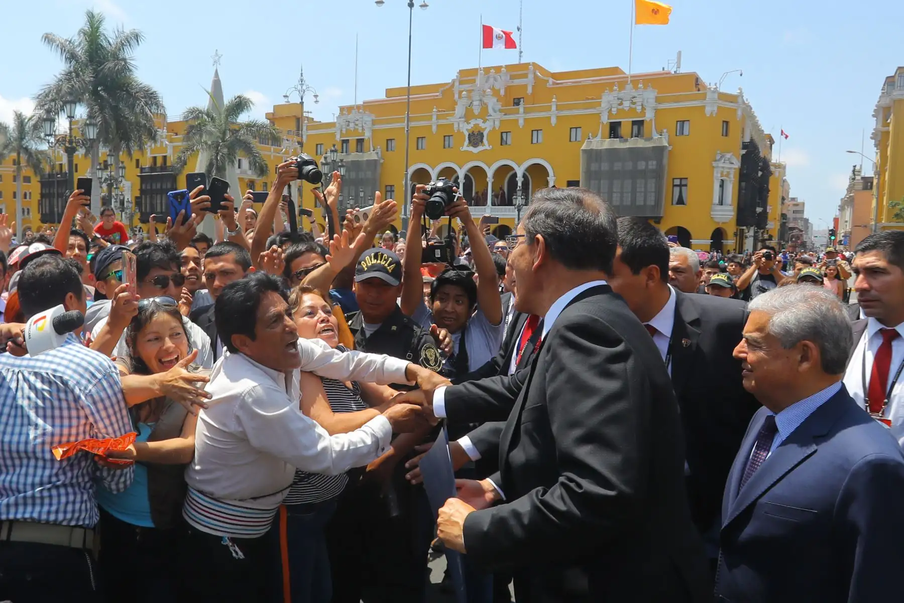 Presidente Vizcarra presenta al Congreso de la República proyecto de ley que declara en emergencia al Ministerio Público. Foto: ANDINA/Prensa Presidencia