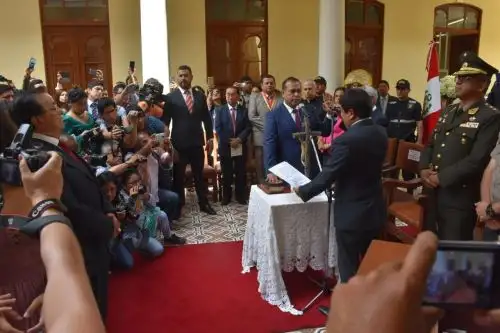 El primer regidor de la Municipalidad Provincial de Chiclayo, Junior Vásquez Torres, tomó juramento al alcalde Marcos Gasco Arrobas.