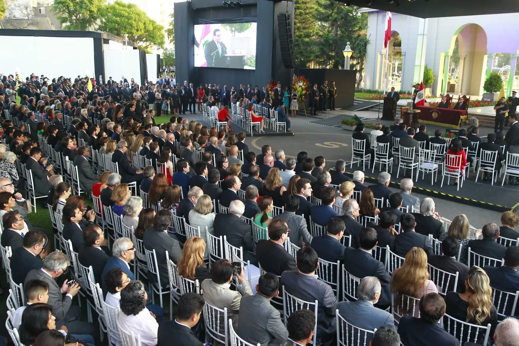 Miles de ciudadanos  participaron en ceremonia de juramentación del nuevo alcalde de Lima, Jorge Muñoz.Foto: ANDINA/Eddy Ramos