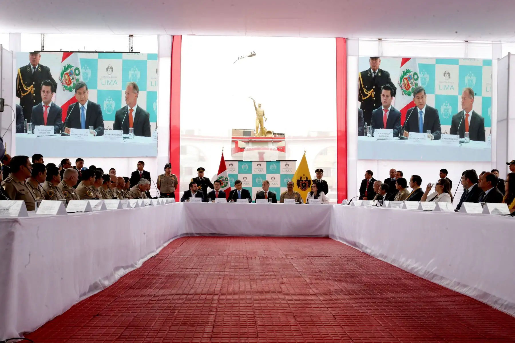 Alcalde de Lima, encabezó el Primer Consejo Descentralizado de Seguridad Ciudadana que se realizó en el Parque del Trabajo, San Martín de Porres, con la presencia del ministro del Interior, Carlos Morán. Foto: ANDINA/Luis Iparraguirre