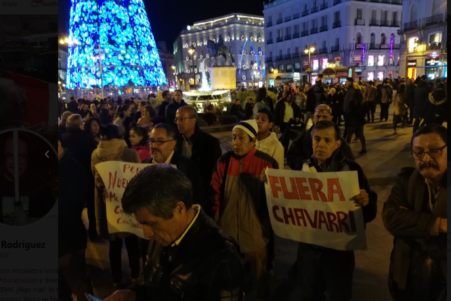 Peruanos en Madrid realizan plantón para exigir salida de Chávarry