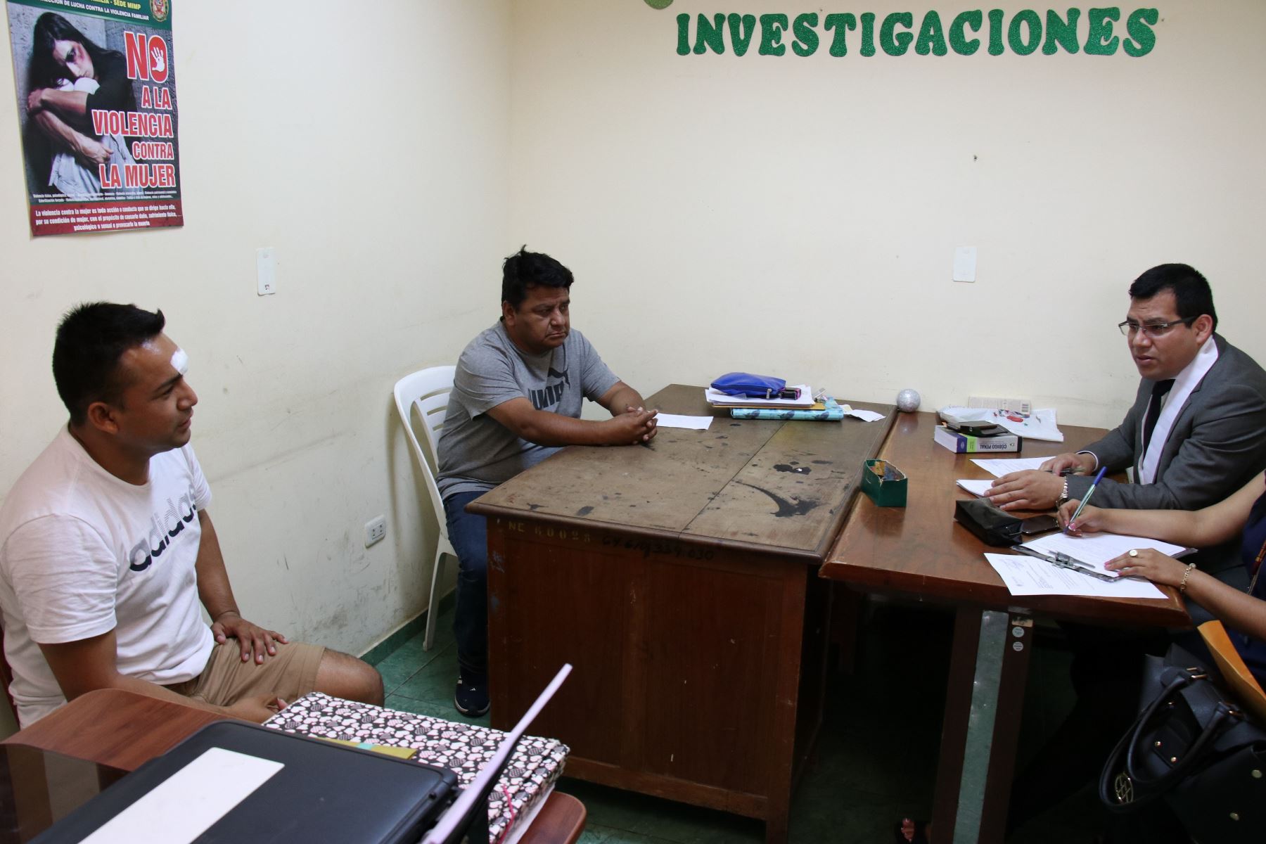 Dictan 15 días de detención preliminar para tres policías de la Sección de Investigación Criminal (Seincri) de Chimbote, acusados de pertenecer a la organización delectiva “Los Intocables de Chimbote”.