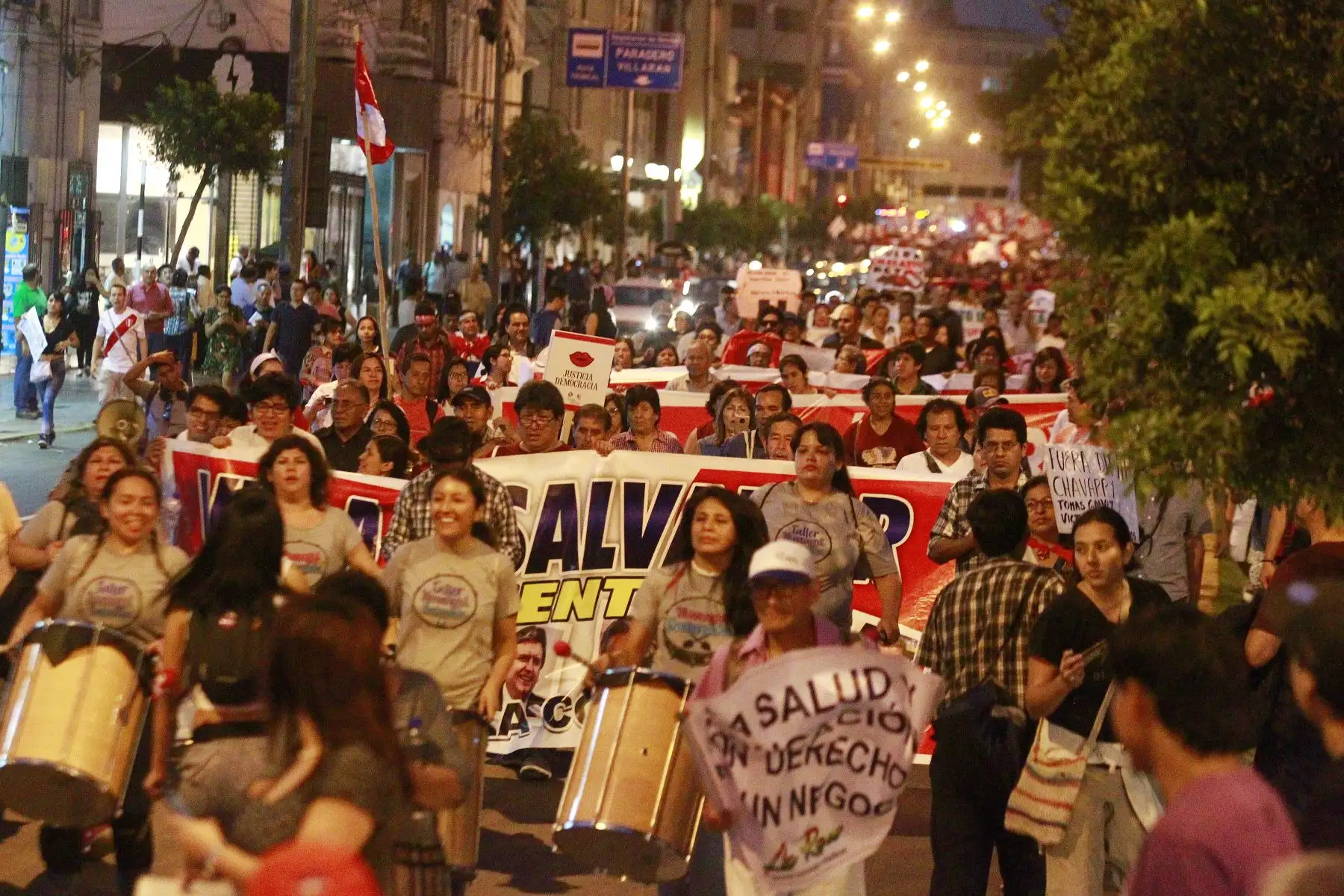Manifestantes salen a marchar en contra del fiscal Pedro Chavarry por la avenida Garcilazo de la vega.Foto: ANDINA/Eddy Ramos