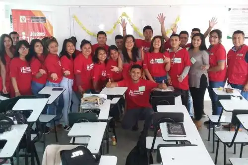 A través del programa Jóvenes Productivos del Ministerio de Trabajo y Promoción del Empleo, 80 jóvenes de la provincia de Trujillo, vienen recibiendo capacitación técnico productiva gratuita para desempeñarse laboralmente como auxiliar en caja, promotor de ventas y teleoperador.
