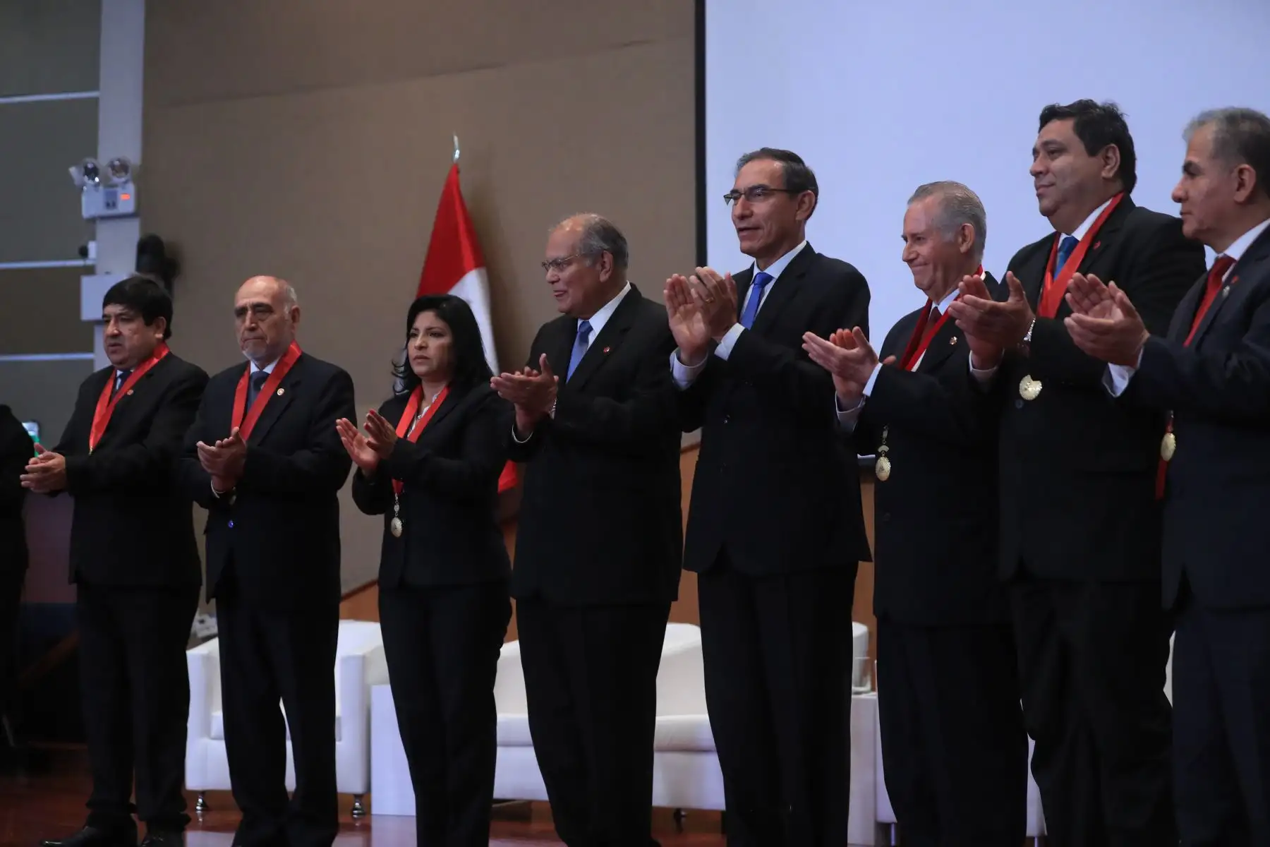 Jefe de Estado Martín Vizcarra asistiò a la ceremonia de Juramentación de los Directivos del Consejo Nacional de Ingenieros del perú.Foto: ANDINA/Prensa Presidencia