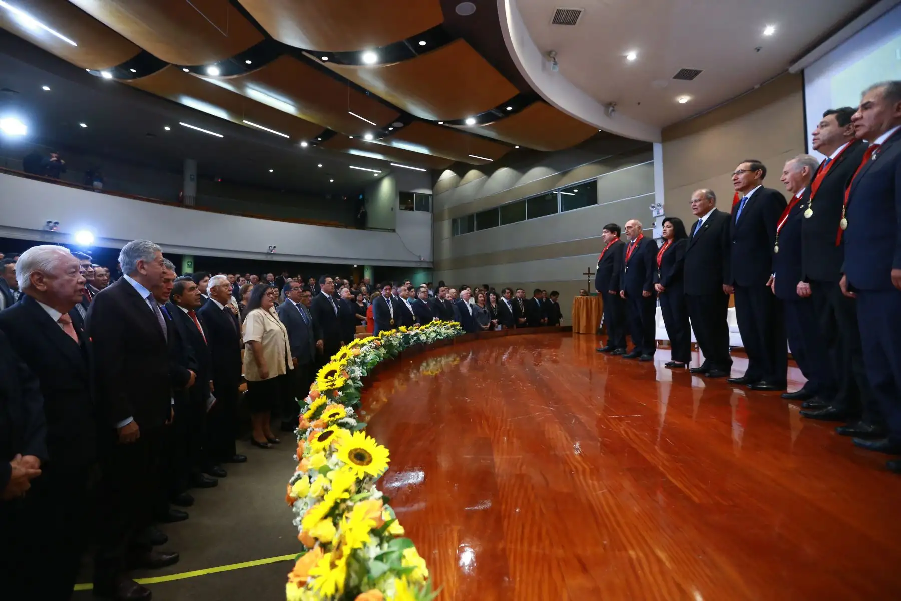 Jefe de Estado Martín Vizcarra asistiò a la ceremonia de Juramentación de los Directivos del Consejo Nacional de Ingenieros del perú.Foto: ANDINA/Prensa Presidencia