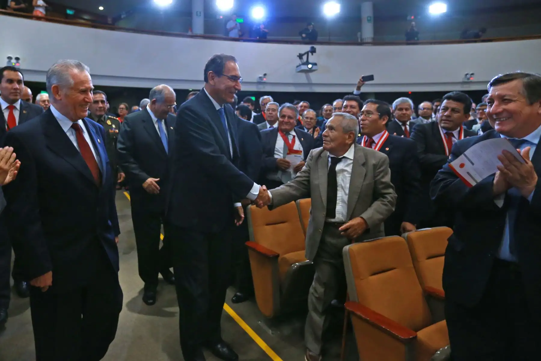 Jefe de Estado Martín Vizcarra asistiò a la ceremonia de Juramentación de los Directivos del Consejo Nacional de Ingenieros del perú.Foto: ANDINA/Prensa Presidencia