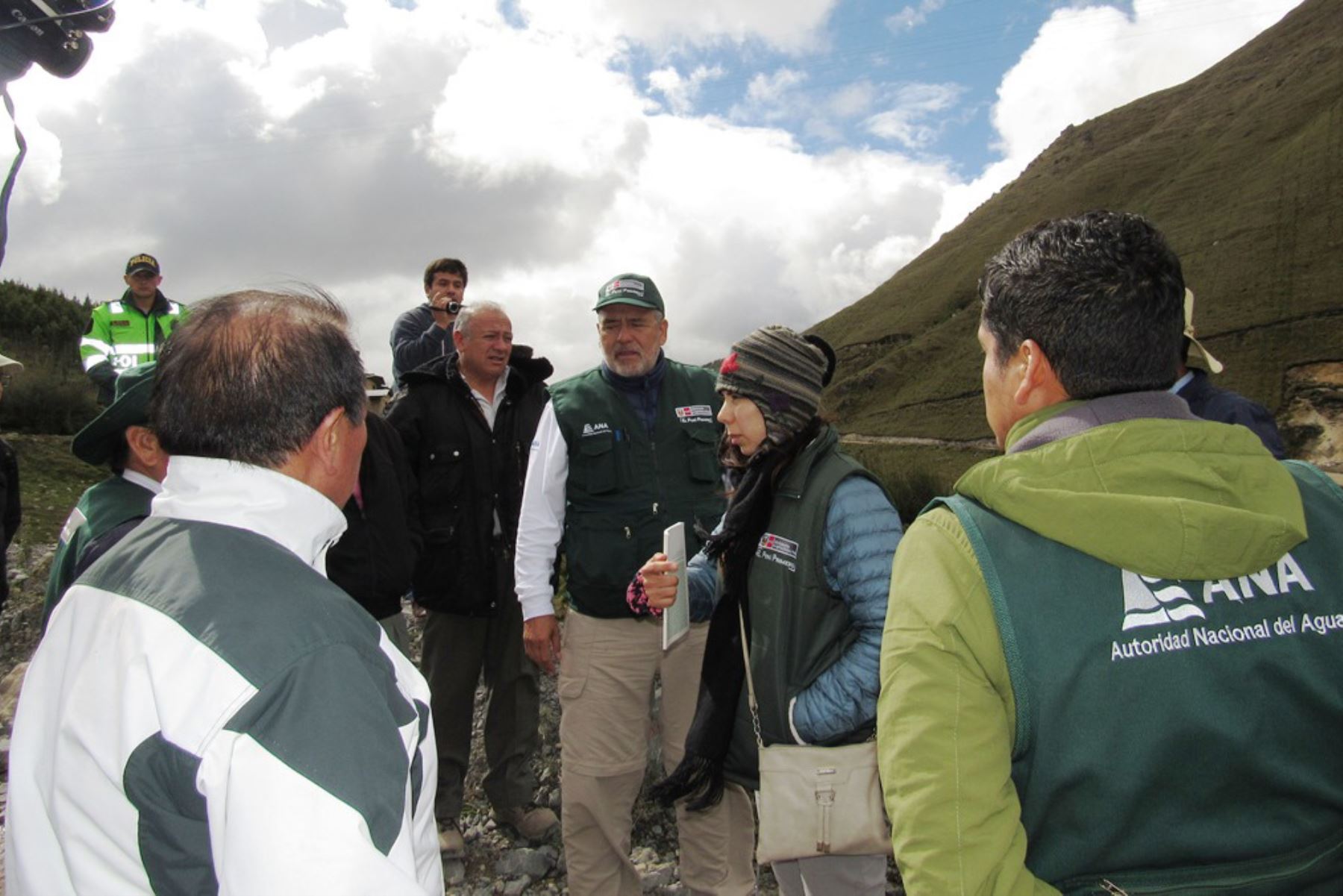Equipo técnico de la Autoridad Nacional del Agua recorrió la zona afectada por el relave de la empresa minera Gold Fields, en la provincia cajamarquina de Hualgayoc.