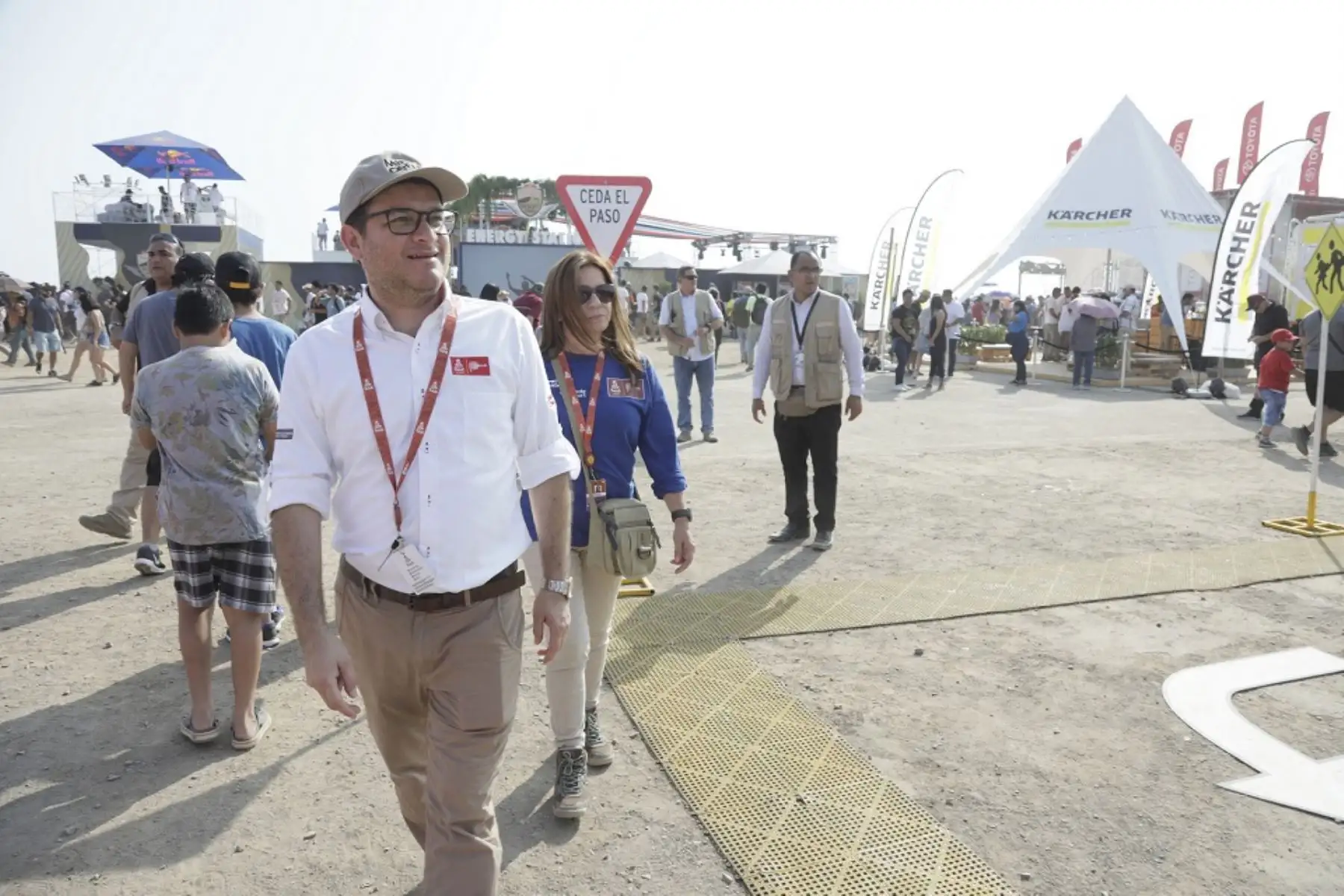 Ministro de Comercio Exterior y Turismo, Edgar Vásquez en el campamento Dakar en Lima. Foto: Cortesía.