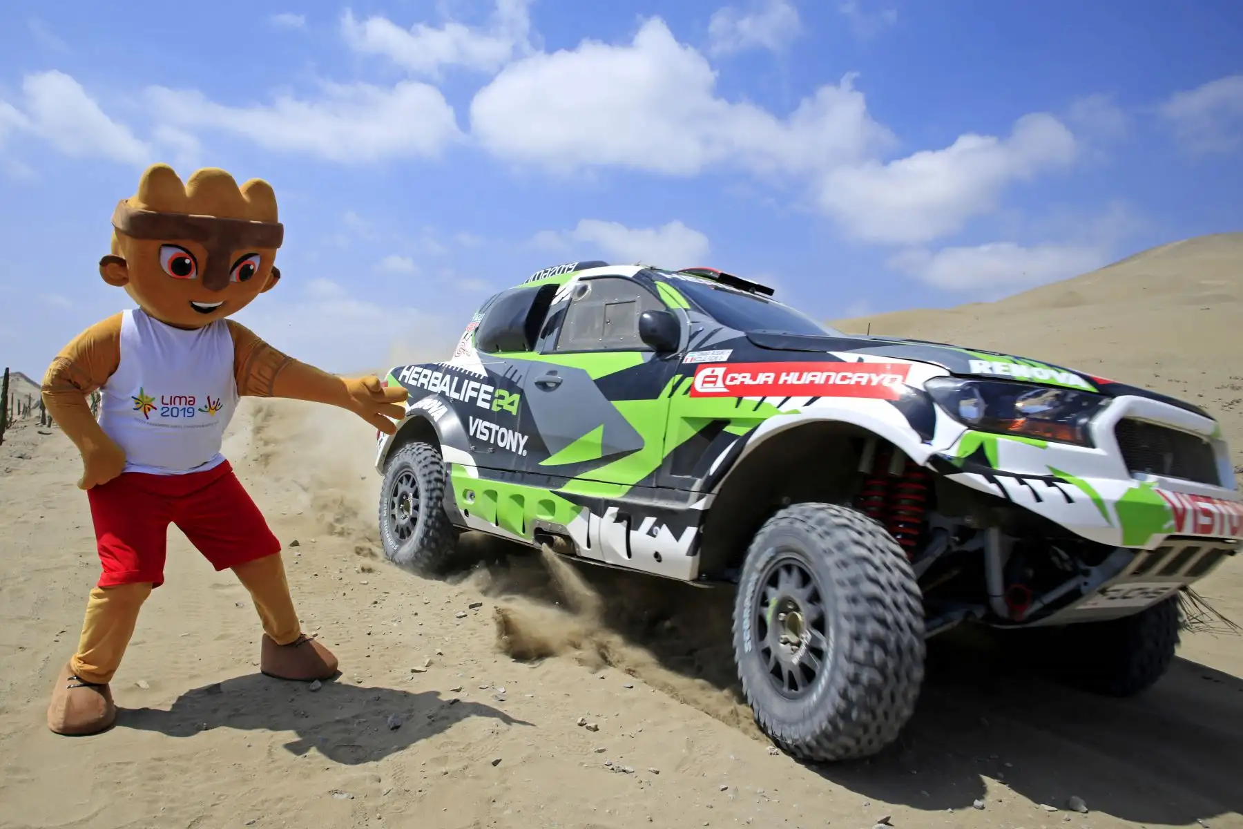 Nicolas Fuchs y Milco presentaròn  camioneta para el Dakar 2019. Foto: ANDINA/Difusiòn