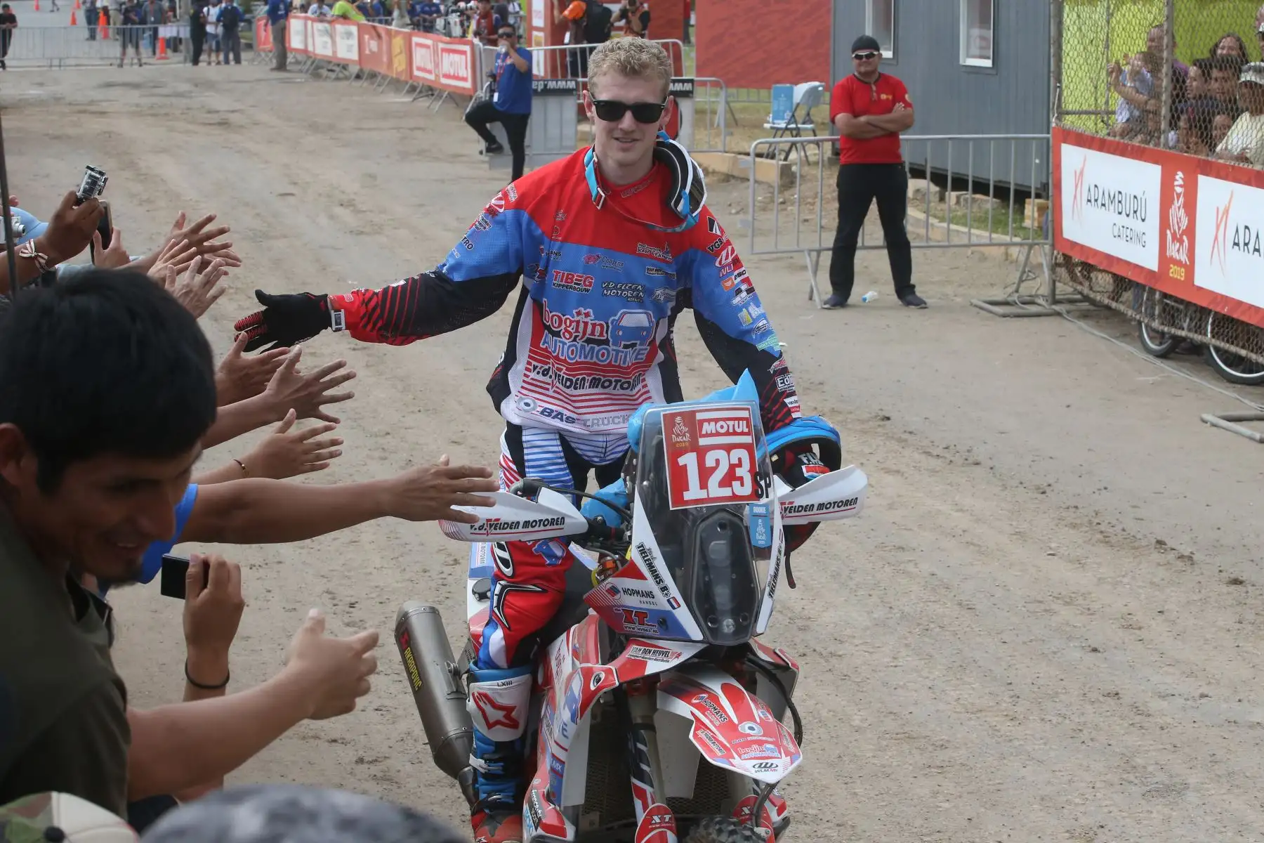 La carrera Dakar 2019, más dura del mundo se inició en la tarde con la partida simbólica. Foto: ANDINA/Vidal Tarqui