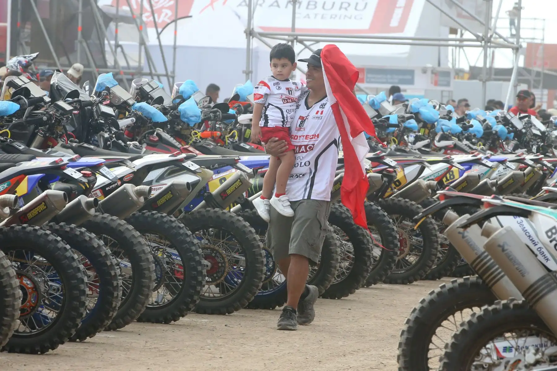 La carrera Dakar 2019, más dura del mundo se inició en la tarde con la partida simbólica. Foto: ANDINA/Vidal Tarqui