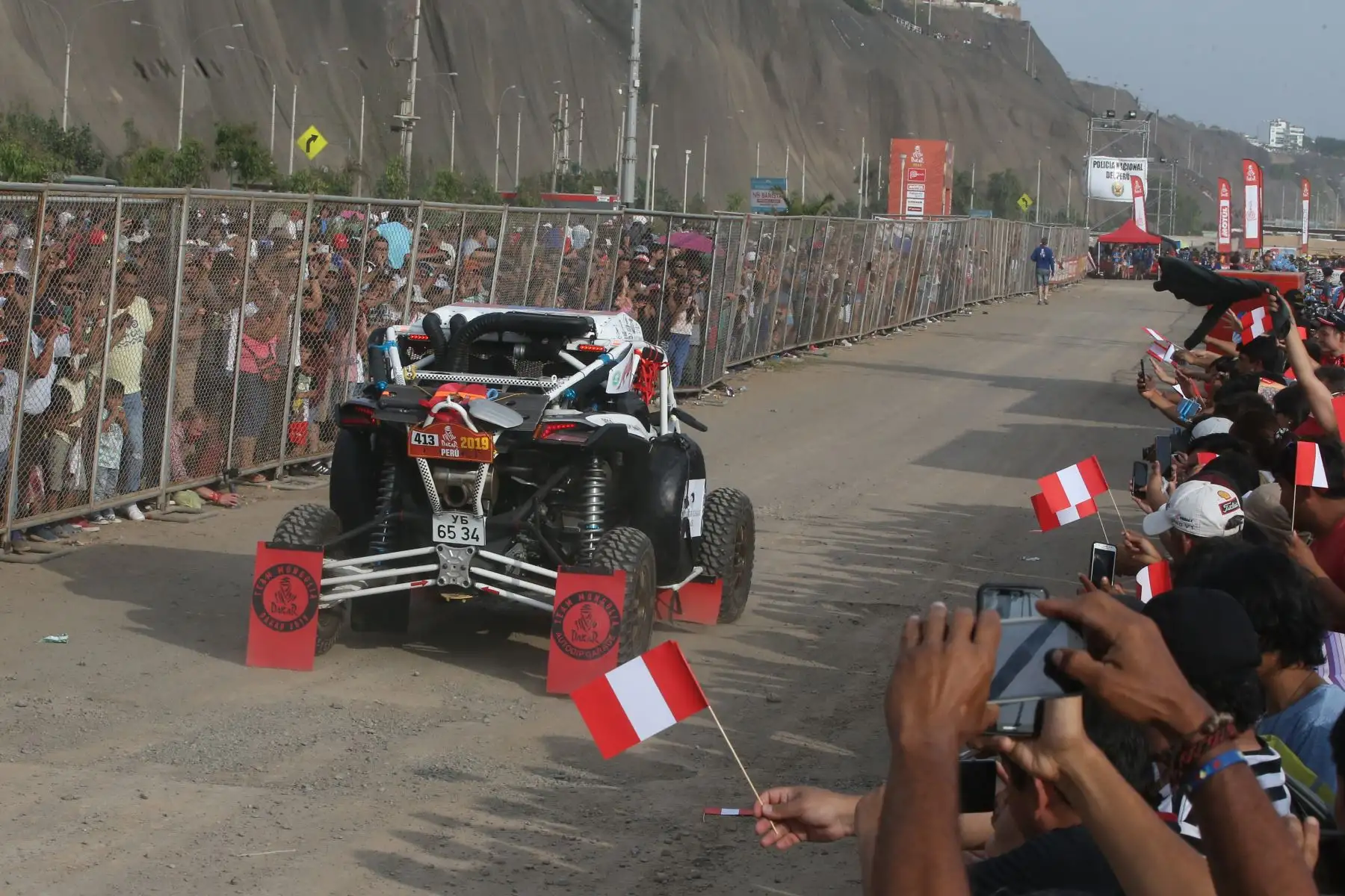 La carrera Dakar 2019, más dura del mundo se inició en la tarde con la partida simbólica. Foto: ANDINA/Vidal Tarqui