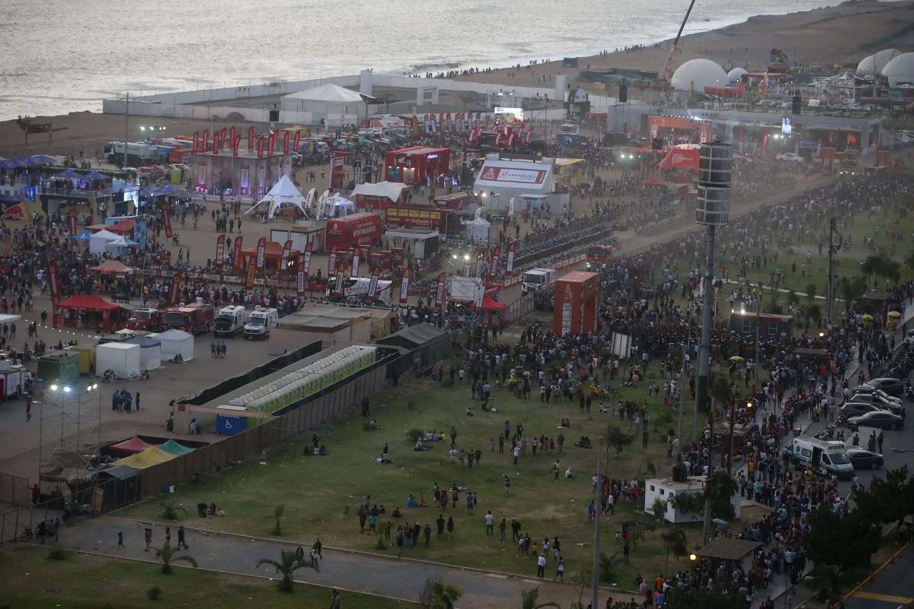 La carrera Dakar 2019, más dura del mundo se inició en la tarde con la partida simbólica. Foto: ANDINA/Vidal Tarqui