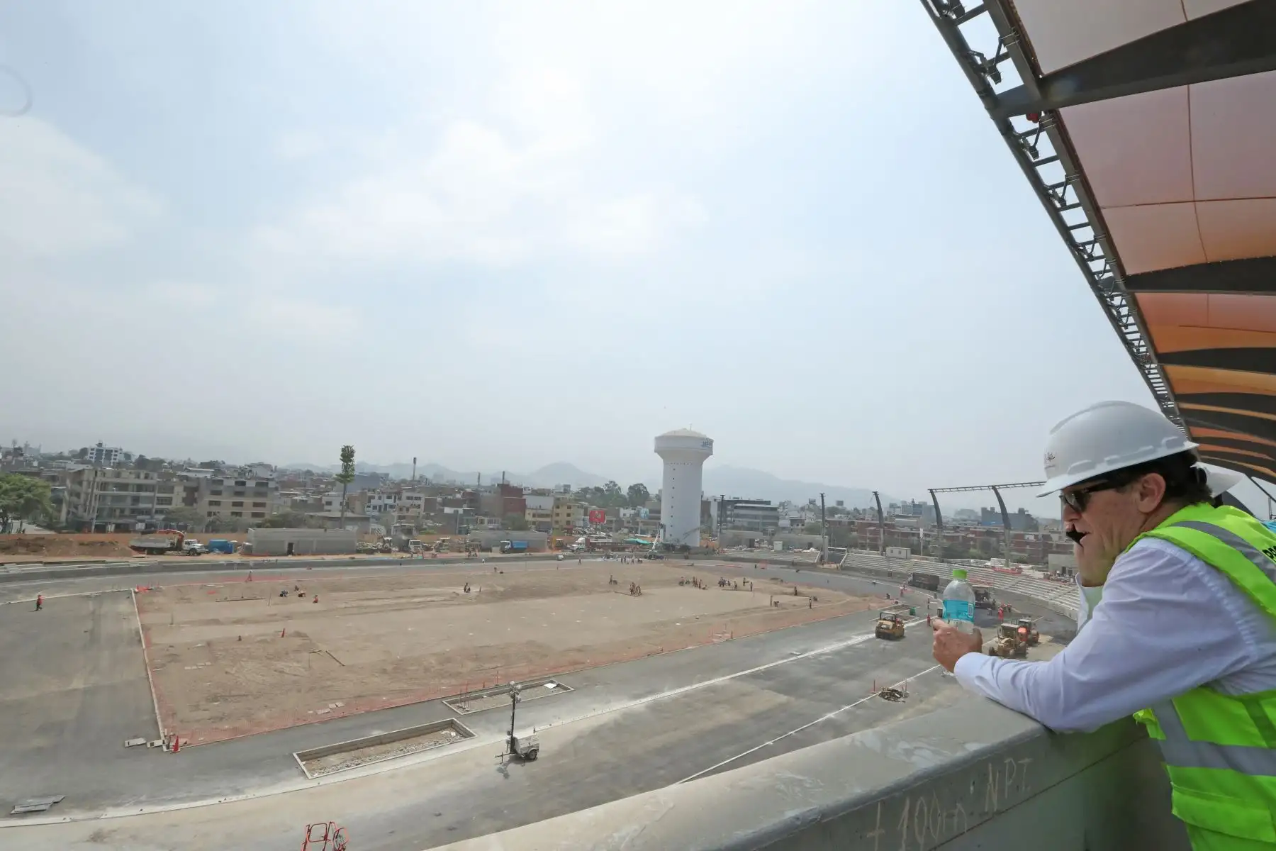 Carlos Neuhaus recorre el avance en la construcción de las infraestructuras de las villas deportivas a ser usadas en los Juegos Panamericanos y Parapanemiricanos Lima 2019.  Foto: ANDINA/Melina Mejía