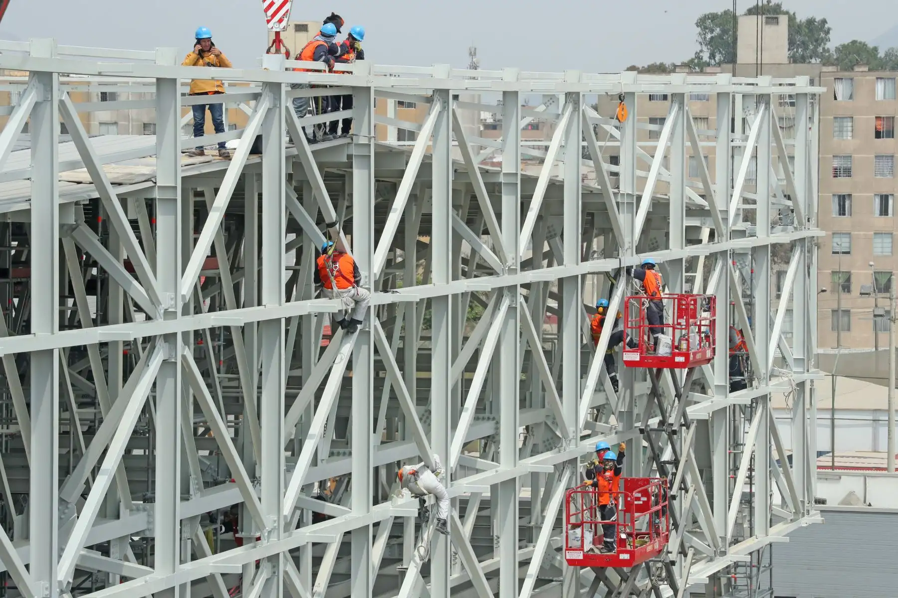 Carlos Neuhaus recorre el avance en la construcción de las infraestructuras de las villas deportivas a ser usadas en los Juegos Panamericanos y Parapanamericanos Lima 2019.  Foto: ANDINA/Melina Mejía