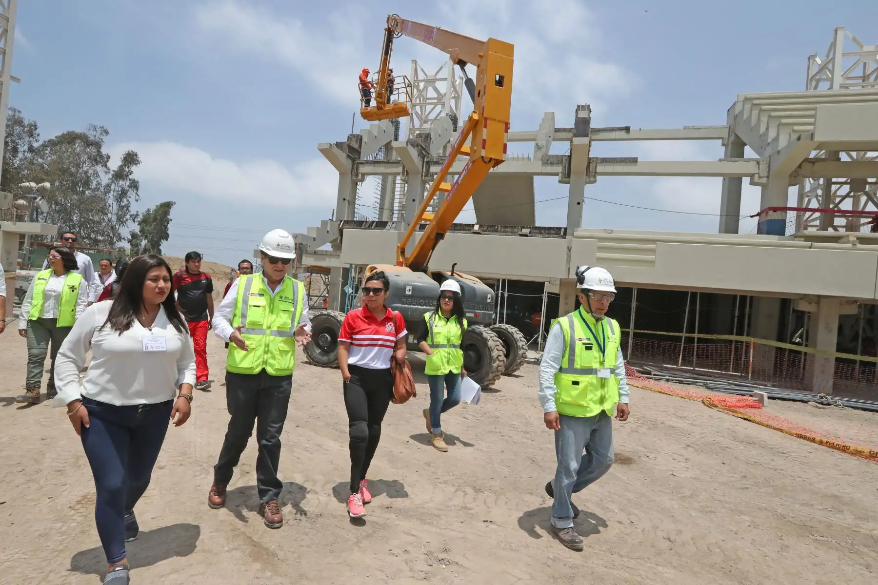 Carlos Neuhaus recorre el avance en la construcción de las infraestructuras de las villas deportivas a ser usadas en los Juegos Panamericanos y Parapanamericanos Lima 2019.  Foto: ANDINA/Melina Mejía