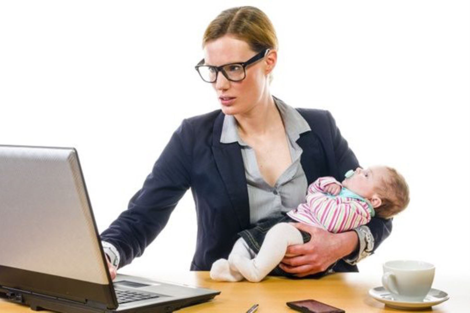 Madres que quieren volver a trabajar deben actualizarse. Foto: Internet/medios