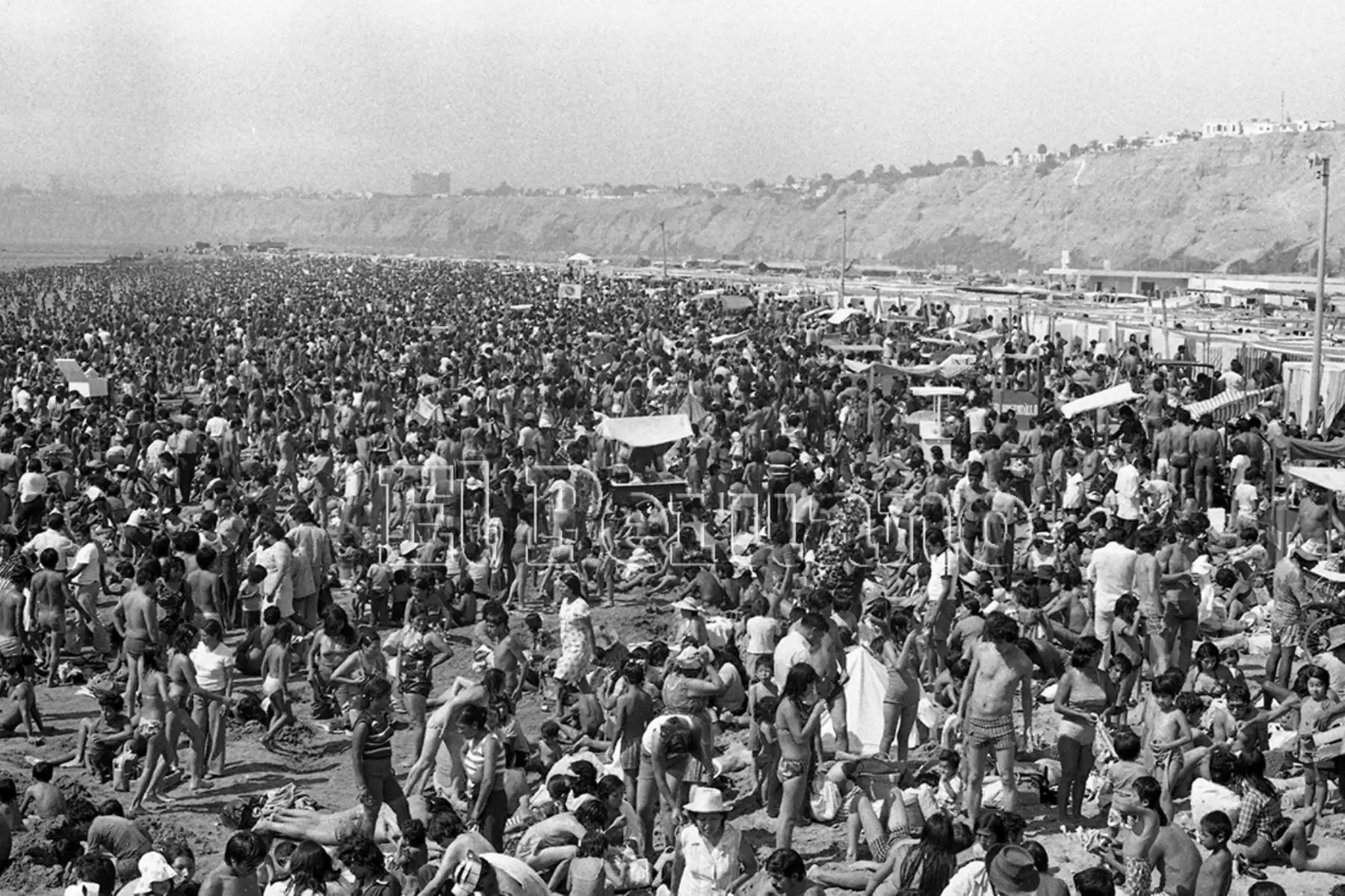 Bañistas en la playa Agua Dulce 1978. Foto: ANDINA/archivo El Peruano