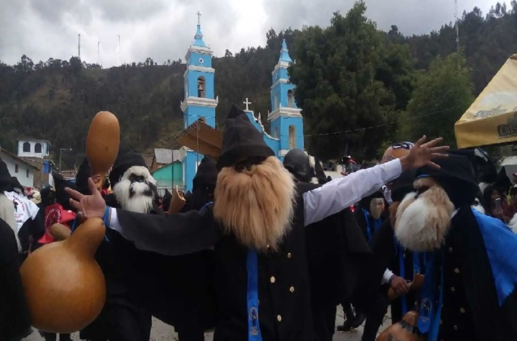 En medio de desbordante alegría, autoridades y pobladores del distrito de Ingenio, provincia de Huancayo, región Junín, recibieron en forma oficial la resolución viceministerial que declara como Patrimonio Cultural de la Nación a la danza de Los Negritos de Ingenio.