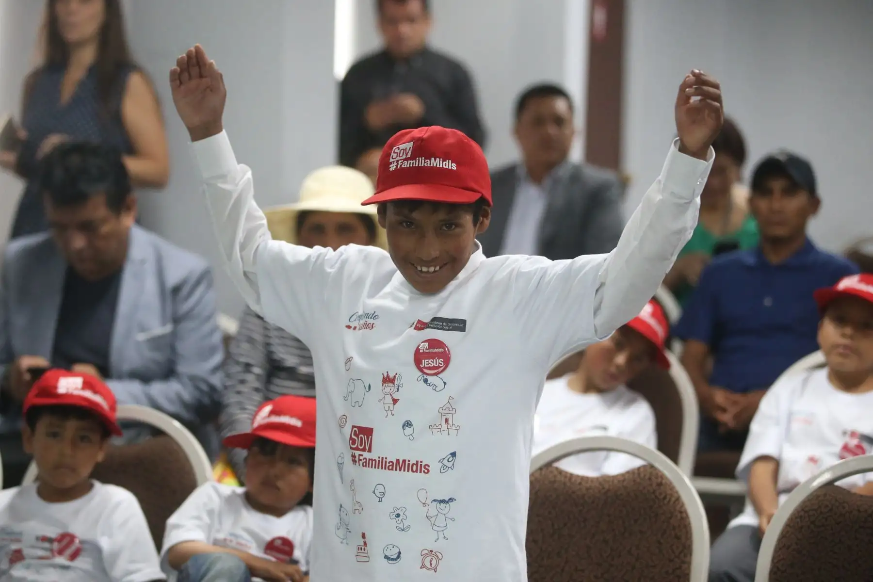 La ministra de Desarrollo e Inclusión Social, Liliana La Rosa, nombró ministro por un día al niño Jesús Mamani Ramos de Puno. Foto: ANDINA/Vidal Tarqui