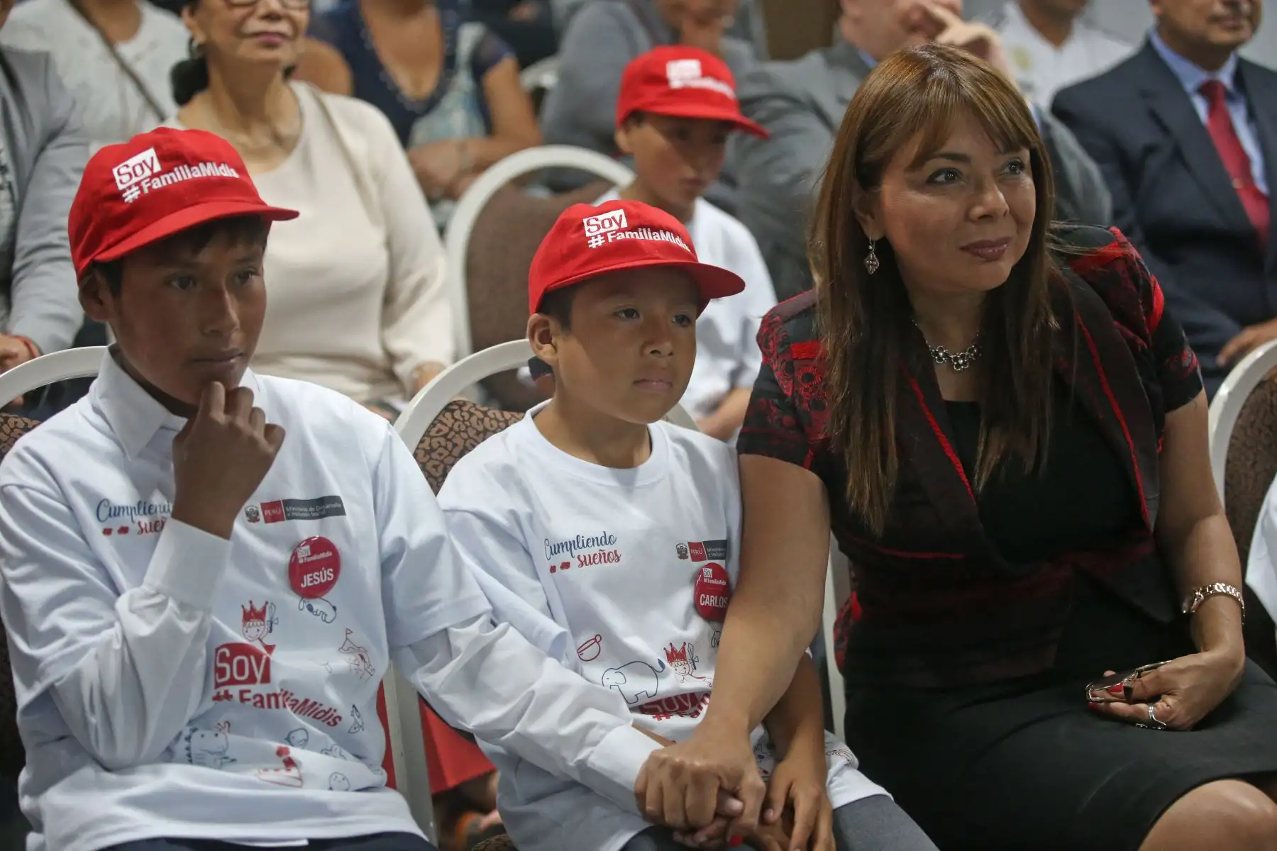 La ministra de Desarrollo e Inclusión Social, Liliana La Rosa, nombró ministro por un día al niño Jesús Mamani Ramos de Puno. Foto: ANDINA/Vidal Tarqui