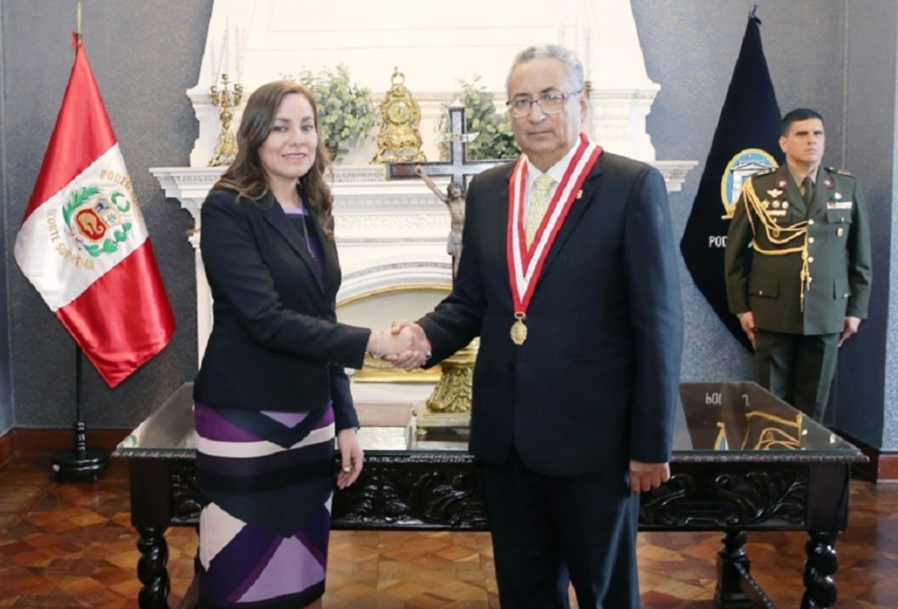La nueva jefa de la Sunat, Claudia Suárez, y el presidente del Poder Judicial, José Lecaros. Foto: Cortesía.