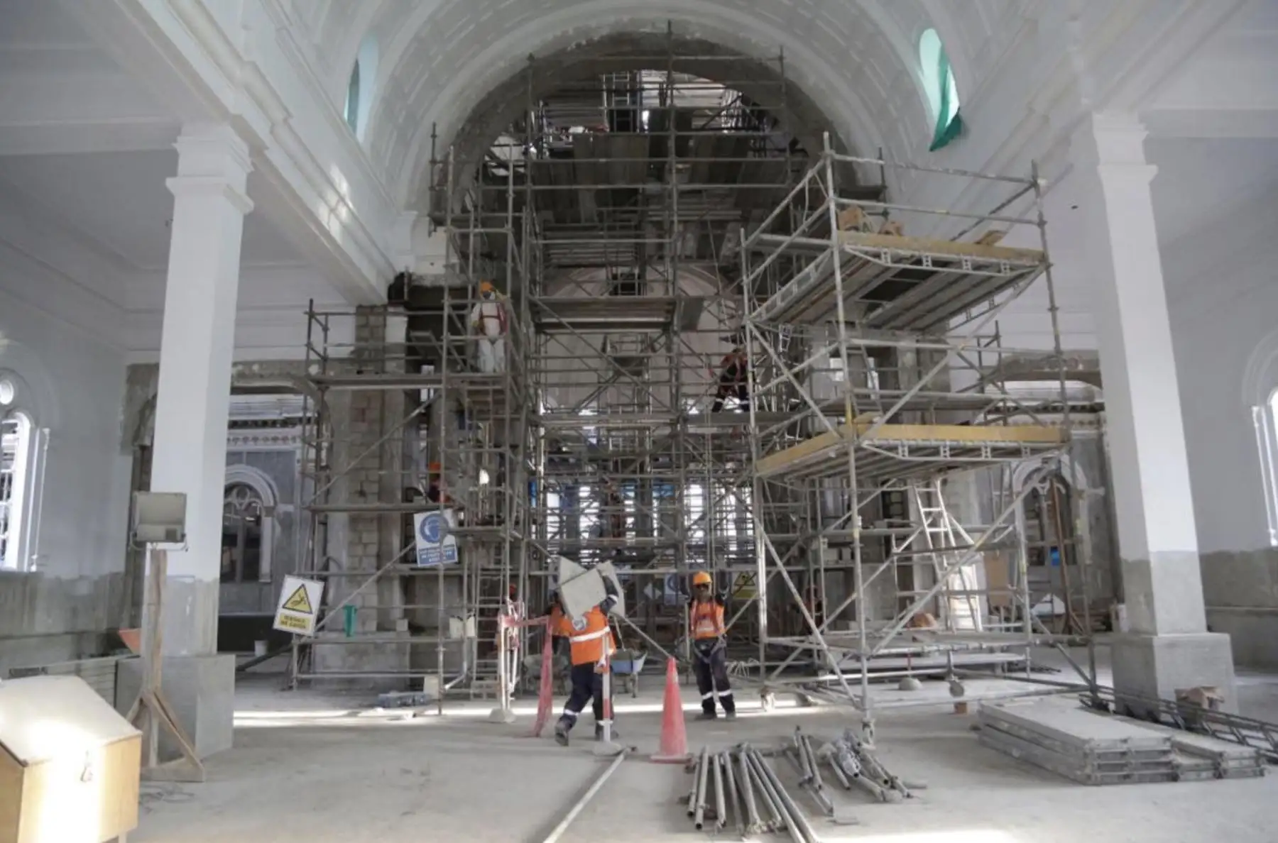 El ministro de Cultura, Rogers Valencia, supervisó la reconstrucción del Templo del Señor de Luren, cuya infraestructura resultó seriamente dañada por el terremoto de agosto de 2007, en la región Ica.Foto: ANDINA/ MinCulturape