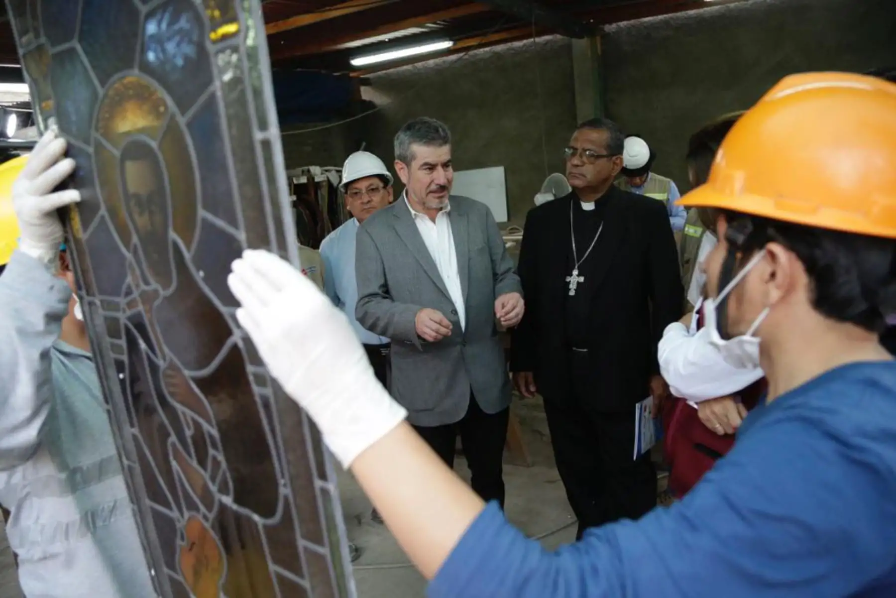 El ministro de Cultura, Rogers Valencia, supervisó la reconstrucción del Templo del Señor de Luren, cuya infraestructura resultó seriamente dañada por el terremoto de agosto de 2007, en la región Ica.Foto: ANDINA/ MinCulturape