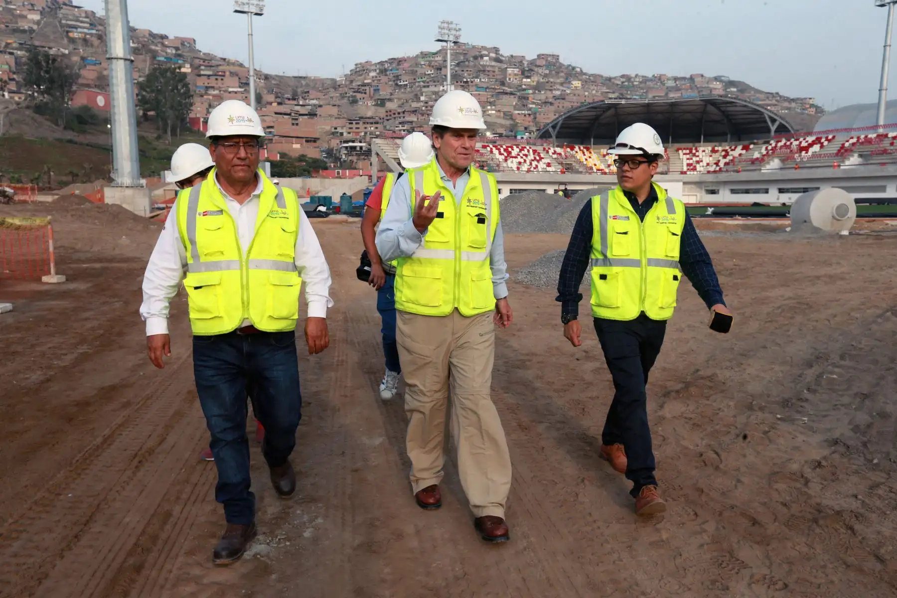 Carlos Neuhaus inspeccionó  el avance de la construcción de  infraestructuras de las villas deportiva, en Villa Maria  del Triunfo; a ser usadas en los Juegos Panamericanos Lima 2019. Foto: ANDINA/Norman Córdova