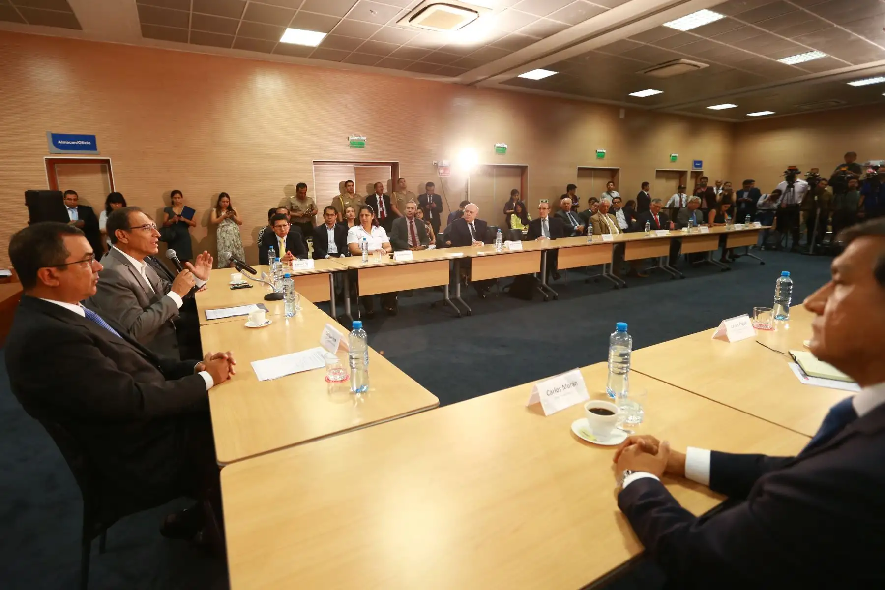El presidente Martin Vizcarra, junto a ministros de Estado y alcaldes de Lima Metropolitana y Callao, liderò la instalación de la #MesaEjecutiva de Tránsito y Movilidad Urbana para el Desarrollo del País.Foto:ANDINA/Prensa Presidencia