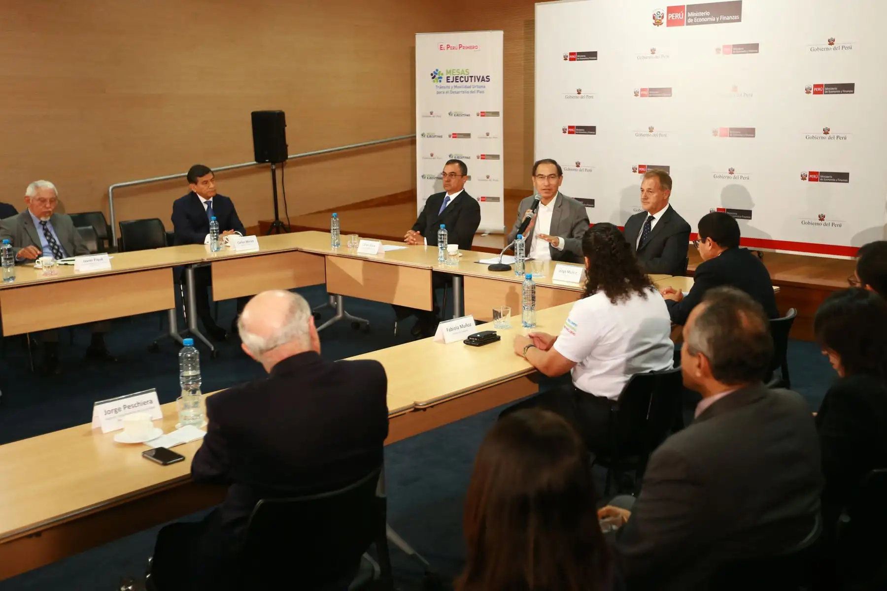 El presidente Martin Vizcarra, junto a ministros de Estado y alcaldes de Lima Metropolitana y Callao, liderò la instalación de la #MesaEjecutiva de Tránsito y Movilidad Urbana para el Desarrollo del País.Foto:ANDINA/Prensa Presidencia