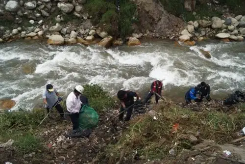 Áncash: recogen 15 tn de residuos sólidos durante limpieza del río Quillcay
