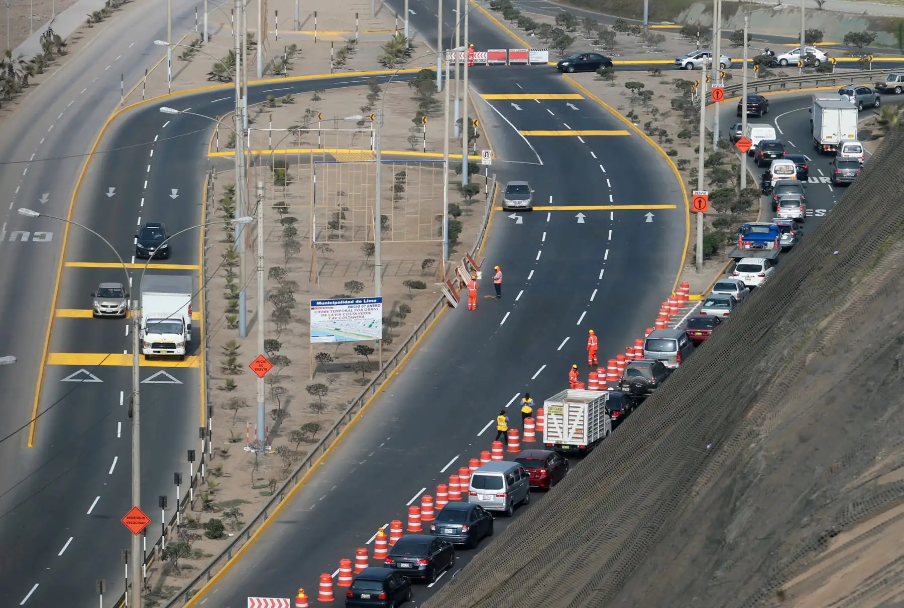 Inició la aplicación del plan de desvío vehicular en la Costa Verde para iniciar los trabajos de ampliación de la vía. .Foto: ANDINA/Norman Córdova