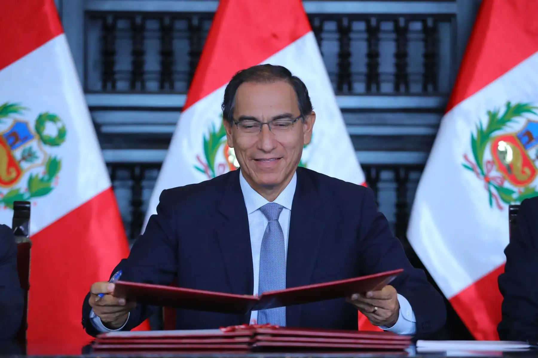 Jefe de Estado preside la ceremonia de Promulgación de las Leyes de Reforma Constitucional y el Decreto Supremo que establece el 2019 como el “Año de la lucha contra la corrupción y la impunidad".
Foto: ANDINA/Prensa Presidencia
