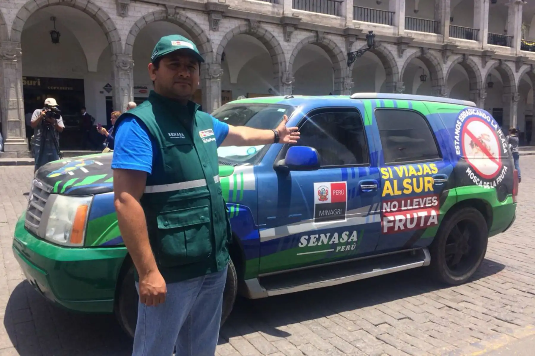 Este es uno de los vehículos que seguirá la ruta Dakar 2019 para prevenir la propagación de la plaga de la mosca de la fruta.