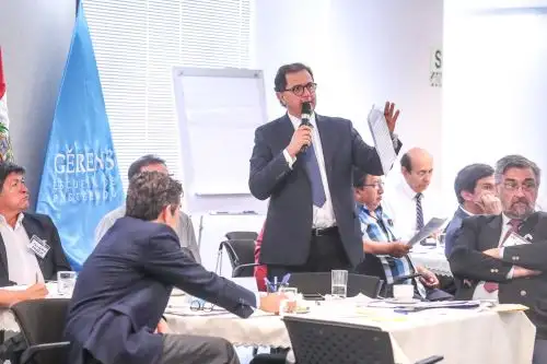 Ministro de Energía y Minas, Francisco Ísmodes.