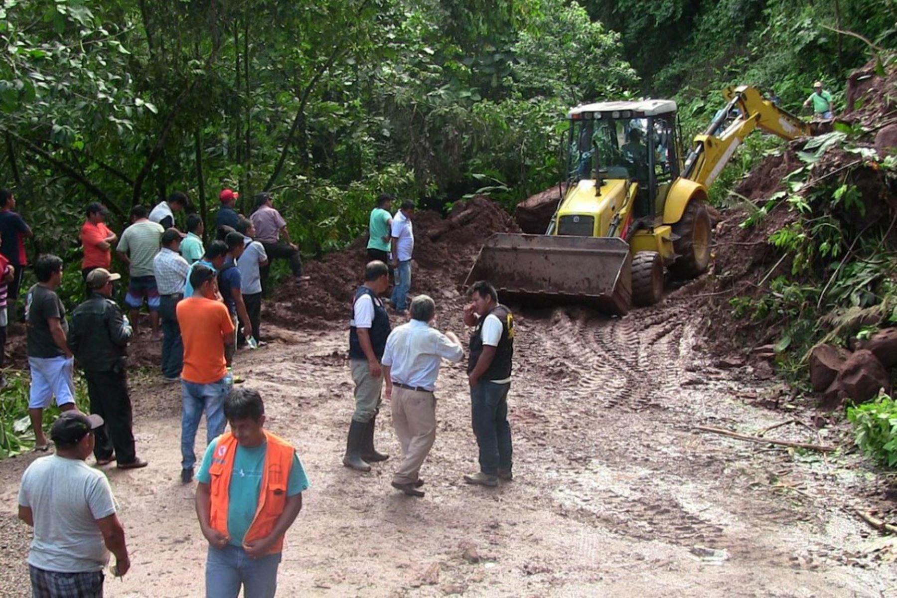 El Ejecutivo declaró el estado de emergencia en nueve distritos de la región Moquegua, debido a la ocurrencia de deslizamientos y huaicos provocados por las intensas lluvias, para que se apliquen las acciones de excepción, inmediatas y necesarias, de respuesta y rehabilitación que correspondan. ANDINA
