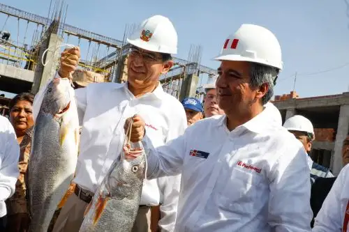 Presidente Martín Vizcarra y ministro Raúl Pérez-Reyes en Ilo.