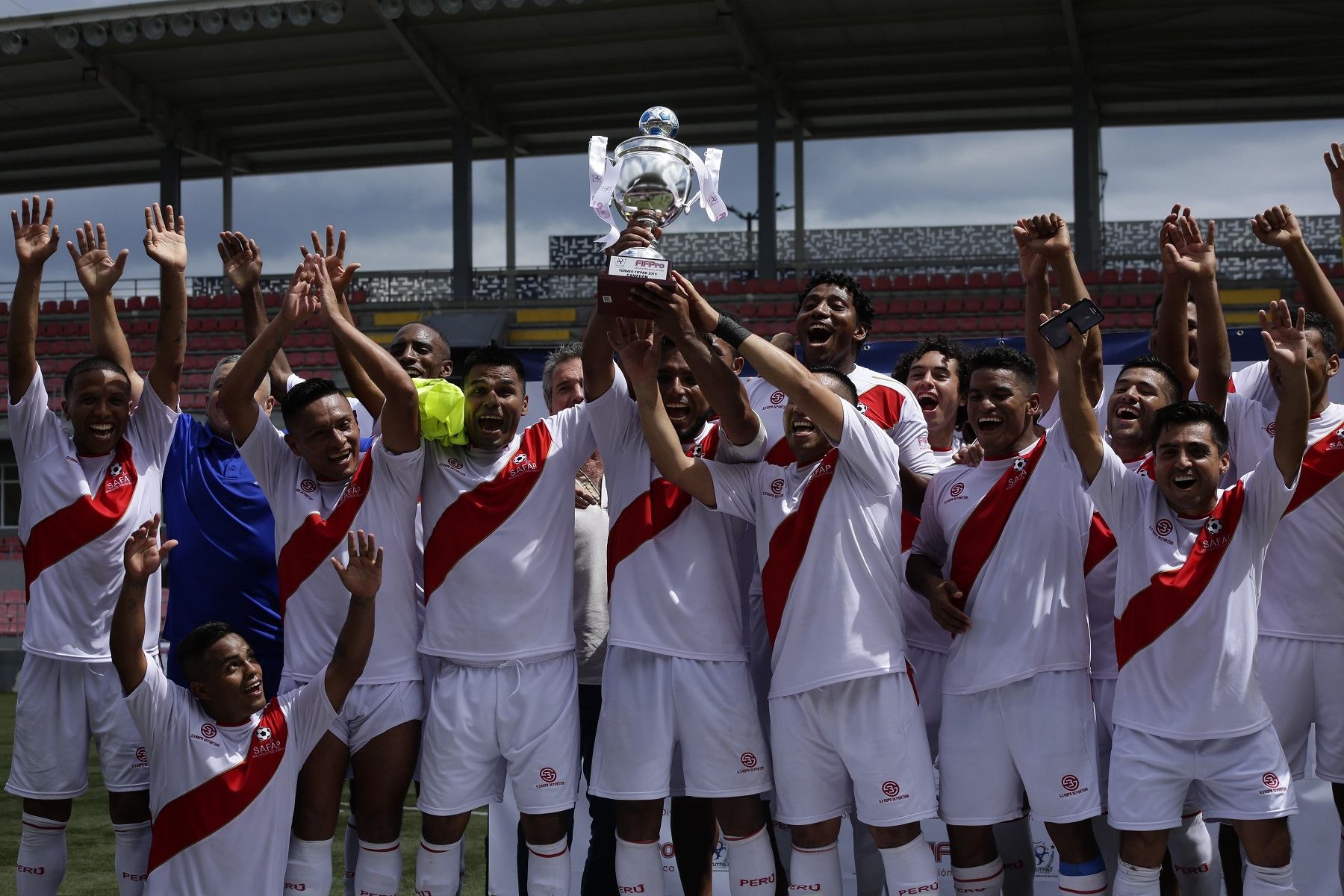 Perú logra torneo FIFPro América de futbolistas profesionales libres o sin contrato Foto: EFE
