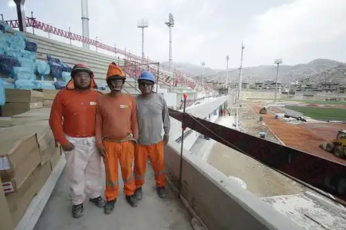Tulio, Marcos y Jordán afirman que sus familias se sienten orgullosos de su trabajo. Foto: ANDINA/Nathalie Sayago