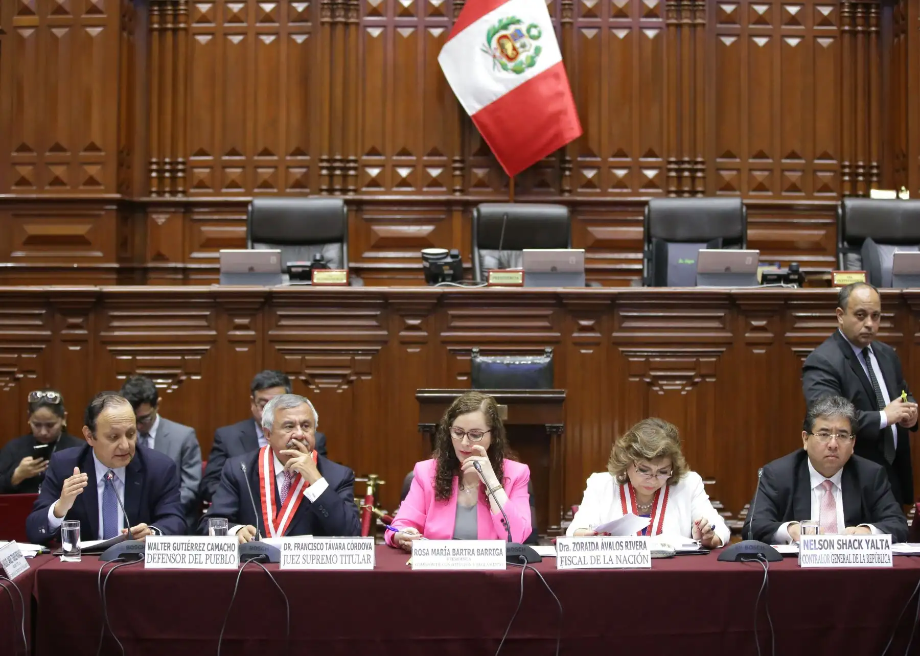 Autoridades se presentaron en la Comisión de Constitución del Congreso.