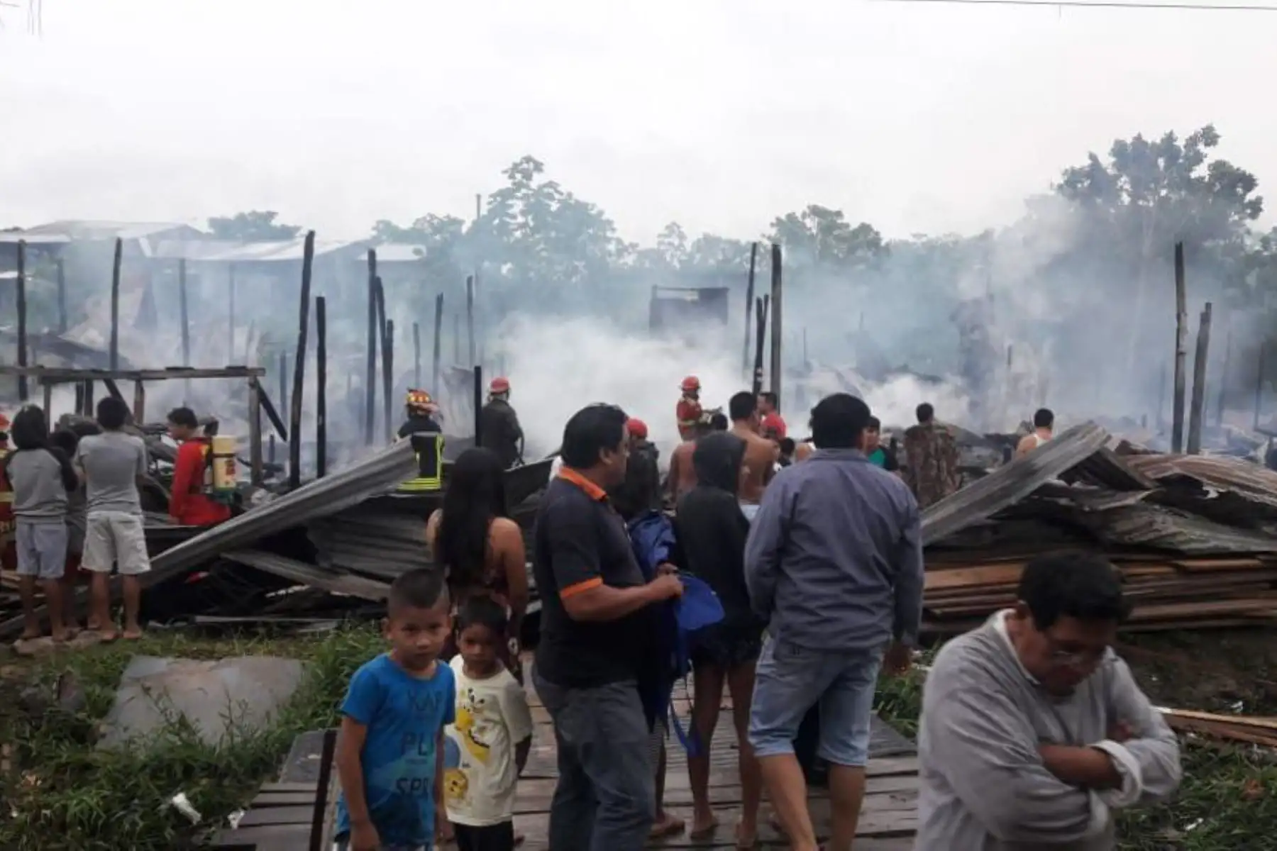 Nueve viviendas fueron completamente destruidas y otra quedó seriamente afectada por un incendio ocurrido esta madrugada en el distrito de San Juan Bautista, provincia de Maynas, región Loreto.