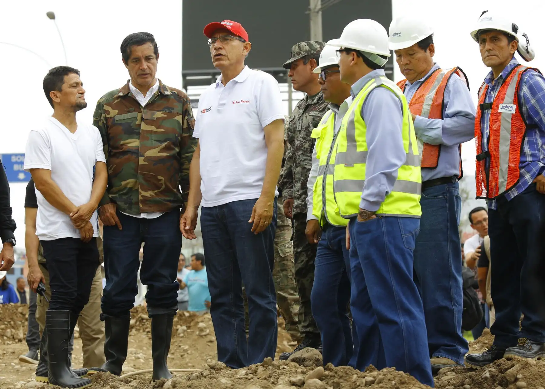 Presidente Martín Vizcarra coordinó acciones multisectorial para enfrentar aniego en San Juan de Lurigancho.