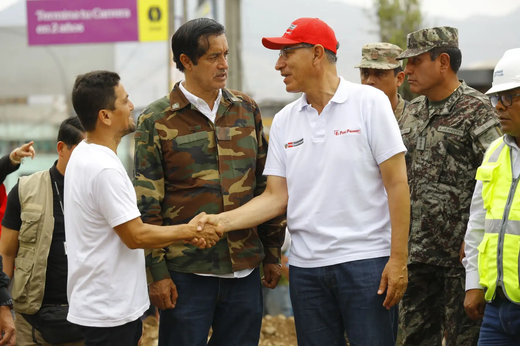 Presidente  Martìn Vizcarra inspeccionó zona afectada por aniego en San Juan de Lurigancho.Foto:ANDINA/Prensa Presidencia