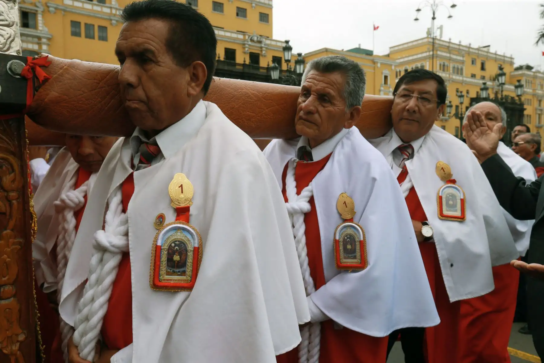 Procesión de imágenes del departamento del  Cusco residente en Lima  por el aniversario  de Lima Foto: ANDINA/Norman Córdova