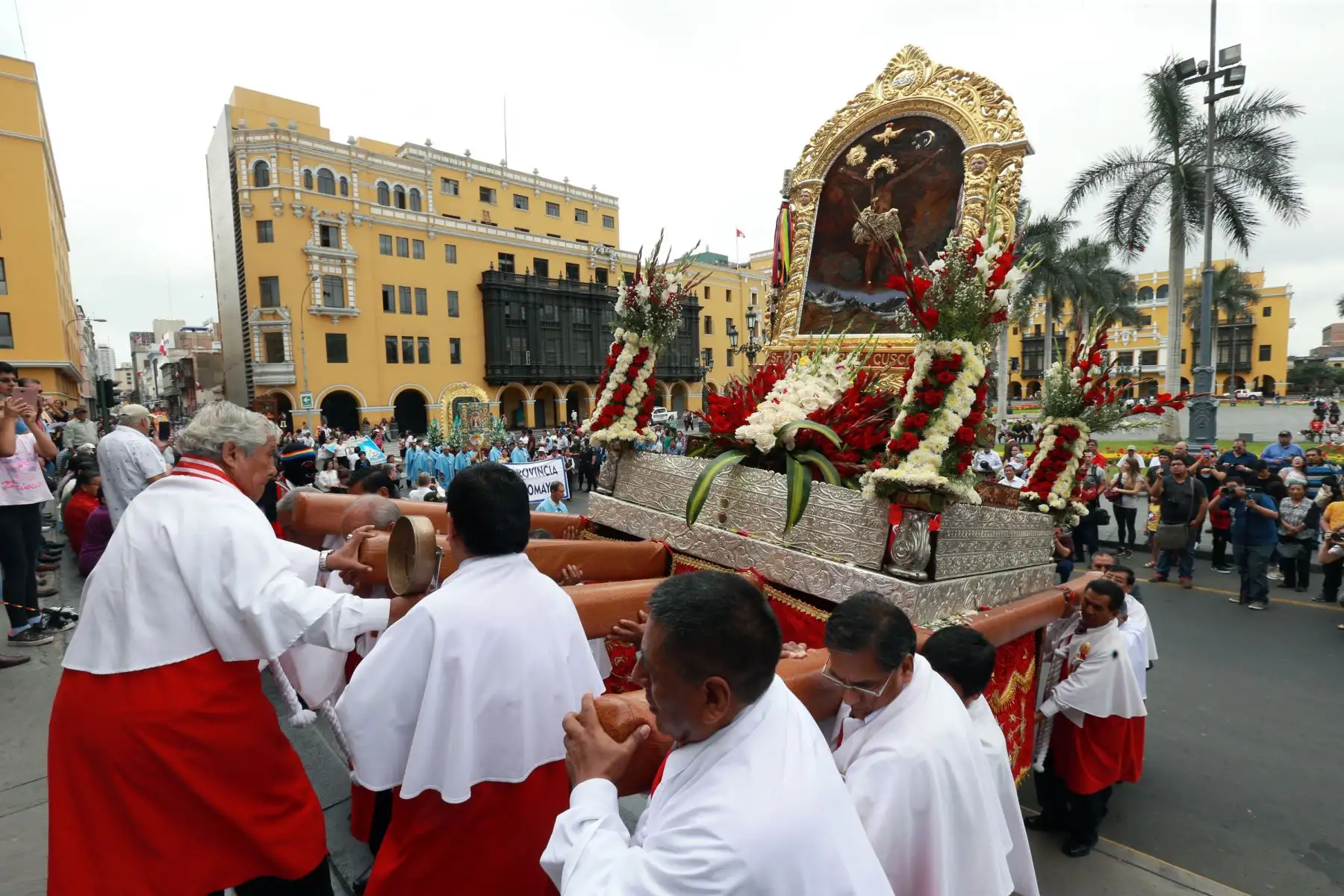 Procesión de imágenes del departamento del  Cusco residente en Lima  por el aniversario  de Lima Foto: ANDINA/Norman Córdova
