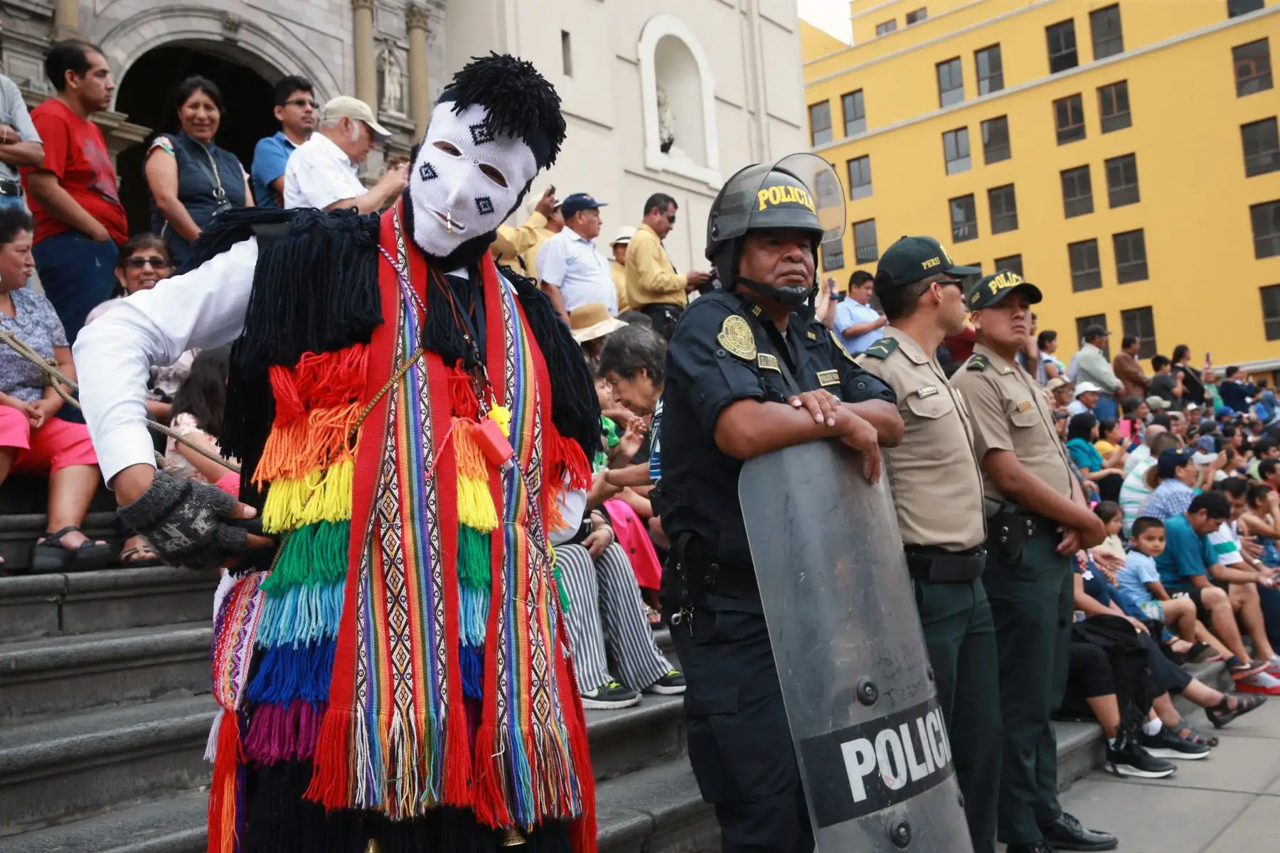Procesión de imágenes del departamento del  Cusco residente en Lima  por el aniversario  de Lima Foto: ANDINA/Norman Córdova