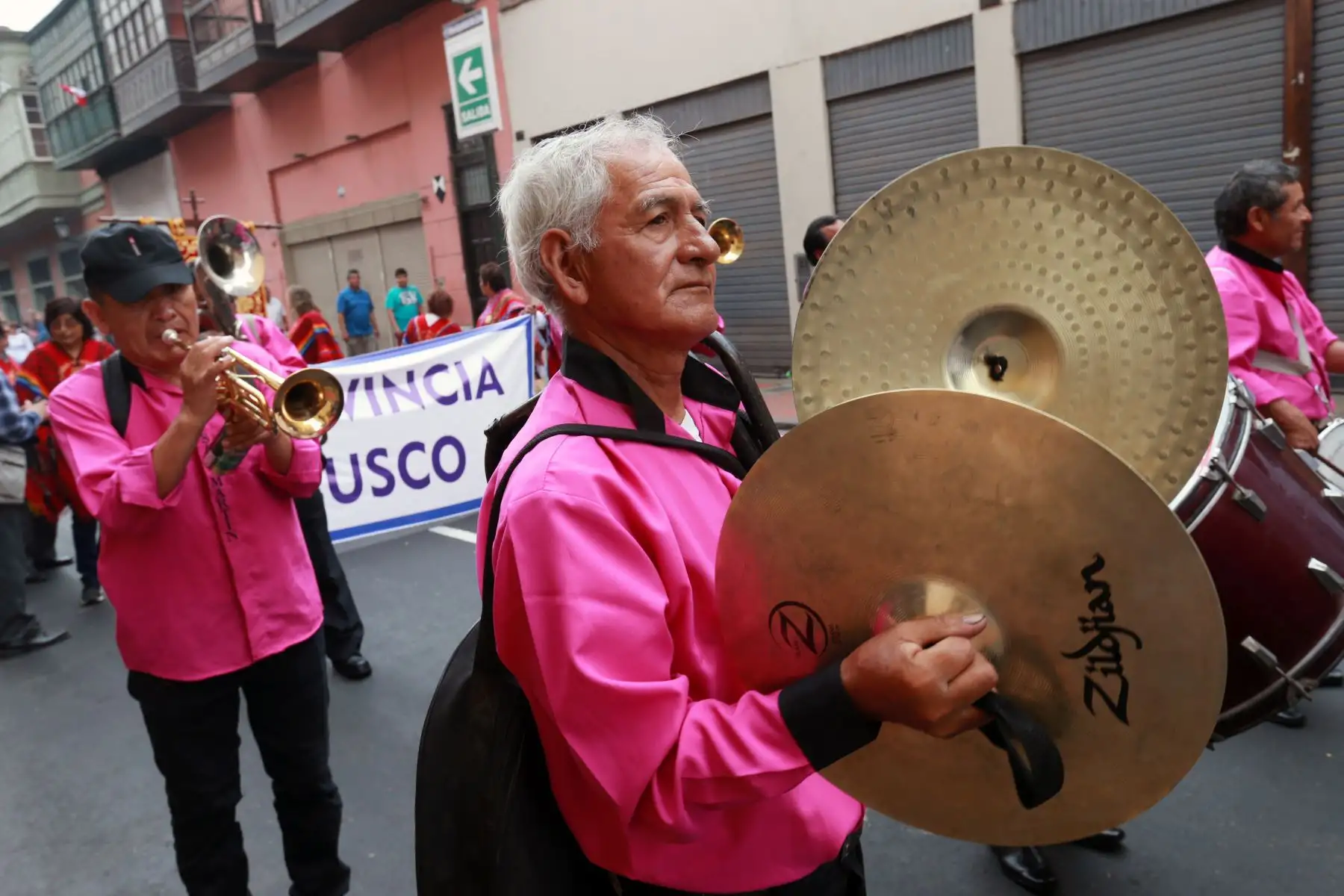 Procesión de imágenes del departamento del  Cusco residente en Lima  por el aniversario  de Lima Foto: ANDINA/Norman Córdova